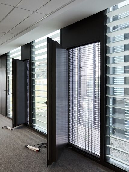 ConceptWall 86 Фасади, ThermoSystem 68 Вікна, ConceptWall 50 Фасади і TS 68-HV Вікна - Office building Jardins du Lou Знаходиться в Lyon, France