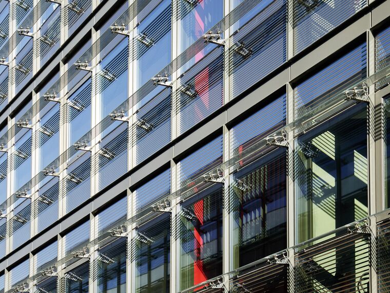 ConceptWall 86 Фасади, ThermoSystem 68 Вікна, ConceptWall 50 Фасади і TS 68-HV Вікна - Office building Jardins du Lou Знаходиться в Lyon, France