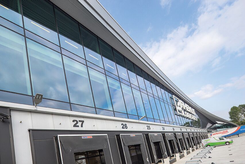 ConceptFolding 77 Розсувні та Розкладні системи і ConceptWall 50 Фасади - Warehouse DC New Logic III Знаходиться в Tilburg, The Netherlands