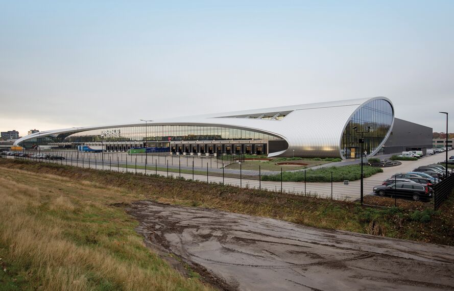 ConceptFolding 77 Розсувні та Розкладні системи і ConceptWall 50 Фасади - Warehouse DC New Logic III Знаходиться в Tilburg, The Netherlands