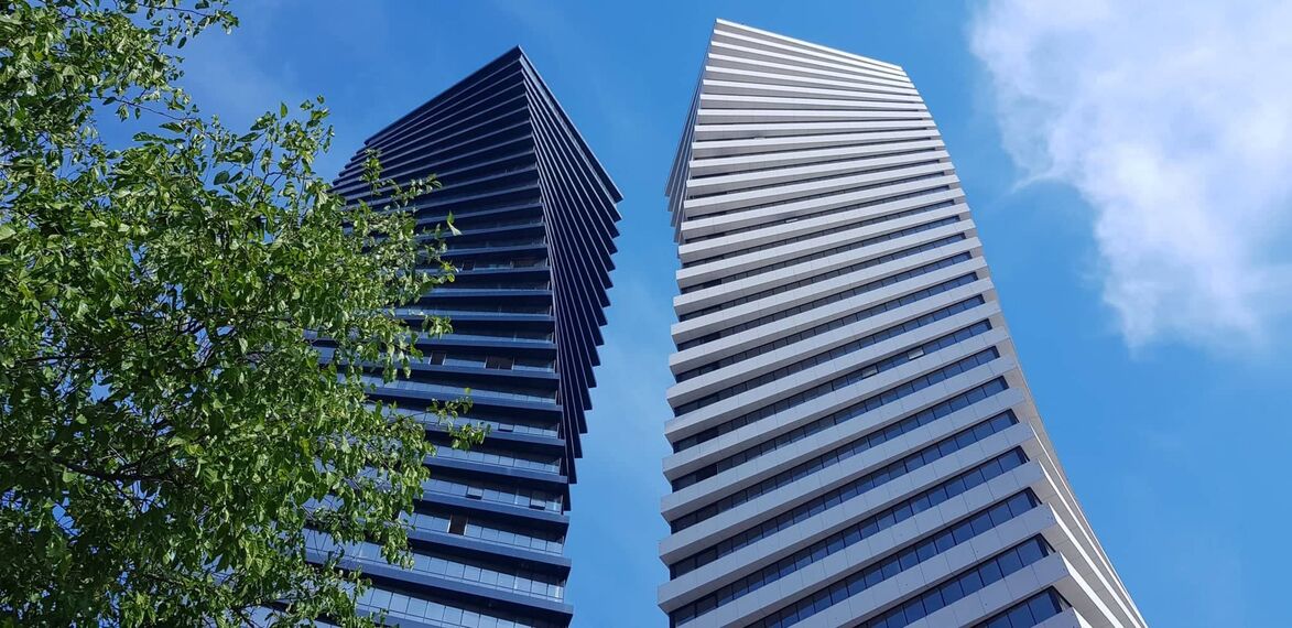 ConceptWall 50 Фасади, ConceptSystem 77 Двері і ConceptSystem 77 Вікна - Apartmentcomplex Axis Towers Знаходиться в Tbilisi, Georgia