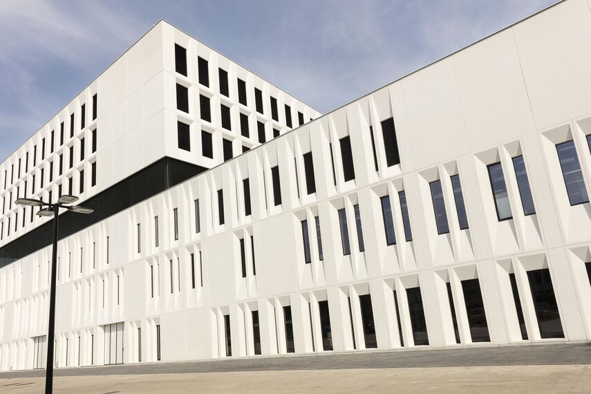ConceptWall 50 Фасади і ConceptSystem 77 Вікна - College/University KULAB Знаходиться в Brugge, Belgium