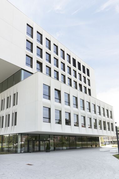ConceptWall 50 Фасади і ConceptSystem 77 Вікна - College/University KULAB Знаходиться в Brugge, Belgium