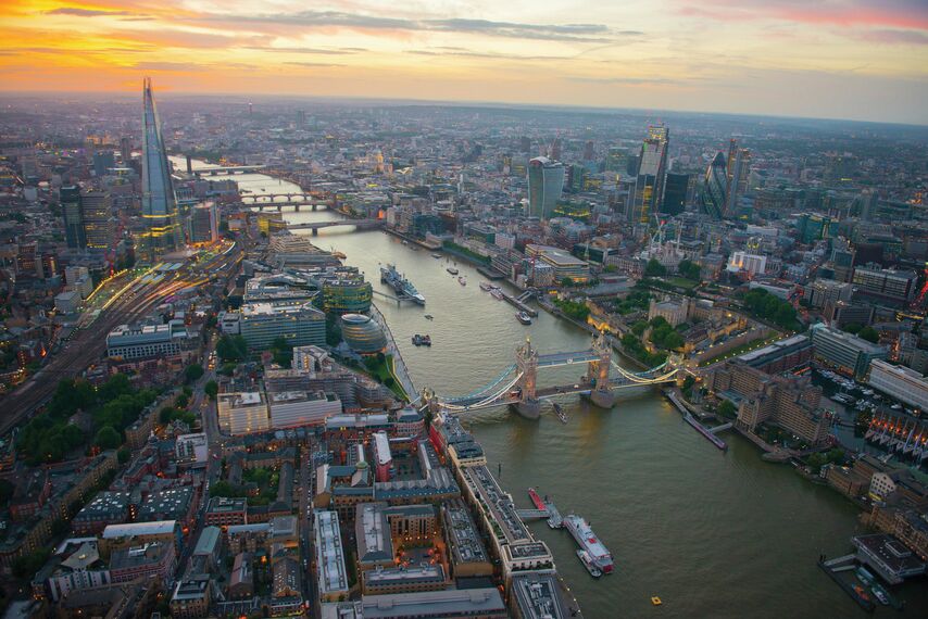 ConceptSystem 68 Вікна, ConceptWall 60 Фасади, ConceptPatio 130 Розсувні та Розкладні системи, ConceptSystem 77 Вікна, ConceptSystem 77 Двері і ConceptWall 50 Фасади - One Tower Bridge Знаходиться в London, United Kingdom