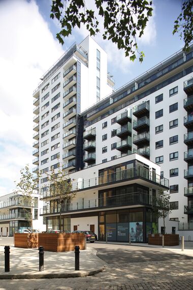 CS 38-SL Скасовані системи, ConceptSystem 77 Вікна, ConceptPatio 130 Розсувні та Розкладні системи, Vision 50 Двері і ConceptWall 50 Фасади - Apartmentcomplex Paynes & Borthwick Знаходиться в London, United Kingdom