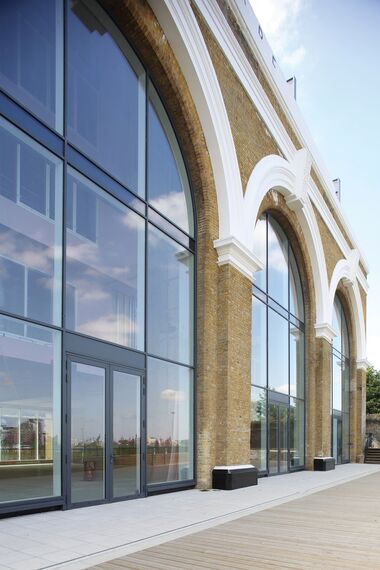 CS 38-SL Скасовані системи, ConceptSystem 77 Вікна, ConceptPatio 130 Розсувні та Розкладні системи, Vision 50 Двері і ConceptWall 50 Фасади - Apartmentcomplex Paynes & Borthwick Знаходиться в London, United Kingdom