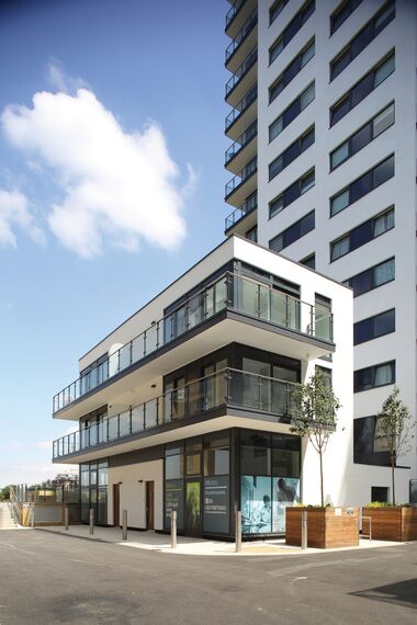 CS 38-SL Скасовані системи, ConceptSystem 77 Вікна, ConceptPatio 130 Розсувні та Розкладні системи, Vision 50 Двері і ConceptWall 50 Фасади - Apartmentcomplex Paynes & Borthwick Знаходиться в London, United Kingdom