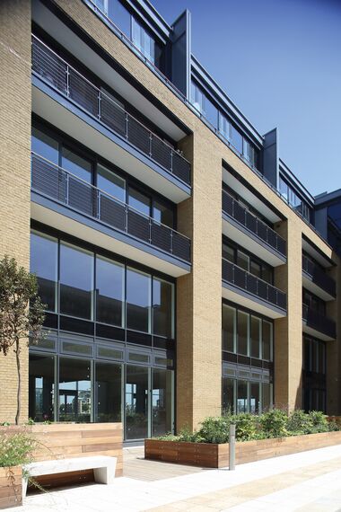 CS 38-SL Скасовані системи, ConceptSystem 77 Вікна, ConceptPatio 130 Розсувні та Розкладні системи, Vision 50 Двері і ConceptWall 50 Фасади - Apartmentcomplex Paynes & Borthwick Знаходиться в London, United Kingdom