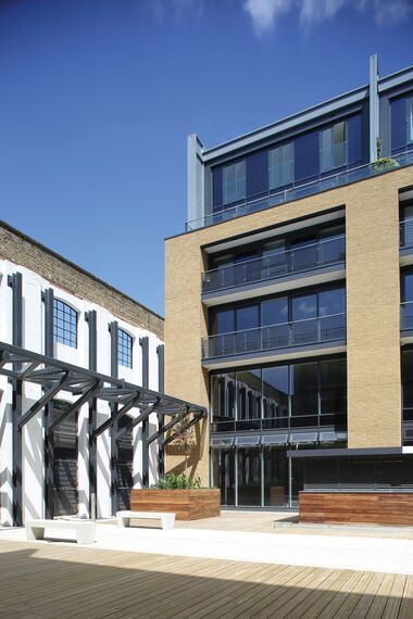 CS 38-SL Скасовані системи, ConceptSystem 77 Вікна, ConceptPatio 130 Розсувні та Розкладні системи, Vision 50 Двері і ConceptWall 50 Фасади - Apartmentcomplex Paynes & Borthwick Знаходиться в London, United Kingdom