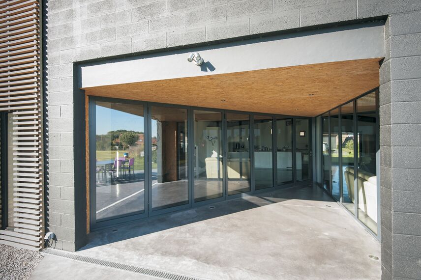 ConceptDoor 50 Двері, ThermoSystem 57 Вікна, ConceptPatio 130 Розсувні та Розкладні системи, CP 50 Розсувні та Розкладні системи і ConceptFolding 77 Розсувні та Розкладні системи - House Private House Anstaing Знаходиться вFrance