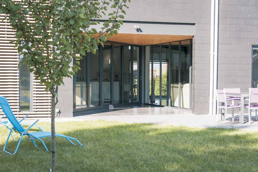 ConceptDoor 50 Двері, ThermoSystem 57 Вікна, ConceptPatio 130 Розсувні та Розкладні системи, CP 50 Розсувні та Розкладні системи і ConceptFolding 77 Розсувні та Розкладні системи - House Private House Anstaing Знаходиться вFrance