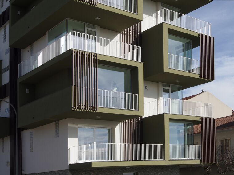 ConceptSystem 77 Вікна, ThermoSystem 68 Вікна і ConceptPatio 68 Розсувні та Розкладні системи - Apartmentcomplex La casa sull'olivo Знаходиться в Ragusa, Italy