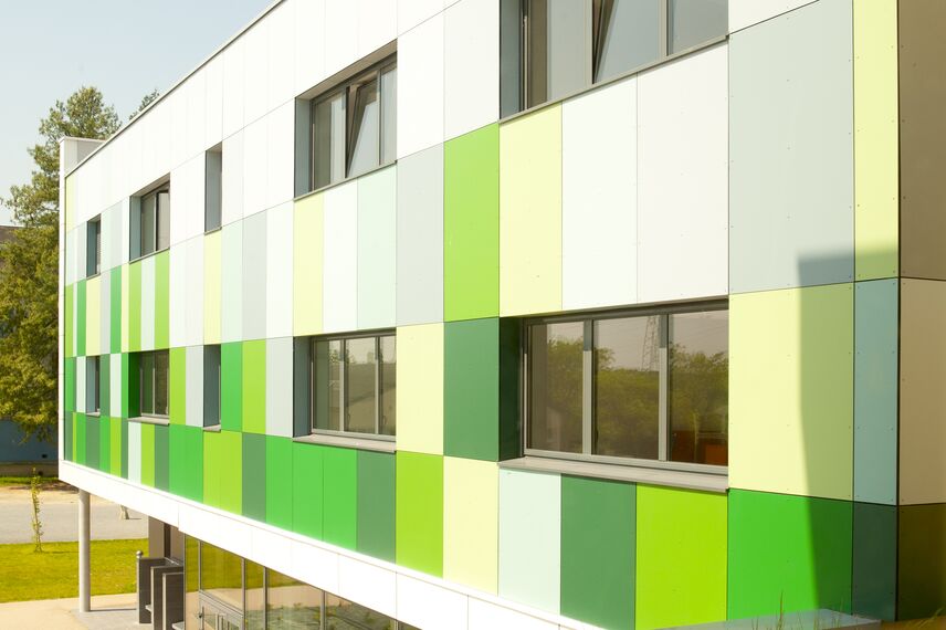 ConceptDoor 50 Двері, BriseSoleil 100 Сонячне затінення і XS 50 Вікна - Boarding school Lycée Agricole LAVAL (boarding school) Знаходиться вFrance