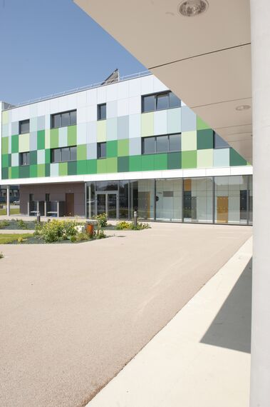 ConceptDoor 50 Двері, BriseSoleil 100 Сонячне затінення і XS 50 Вікна - Boarding school Lycée Agricole LAVAL (boarding school) Знаходиться вFrance