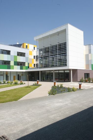 ConceptDoor 50 Двері, BriseSoleil 100 Сонячне затінення і XS 50 Вікна - Boarding school Lycée Agricole LAVAL (boarding school) Знаходиться вFrance