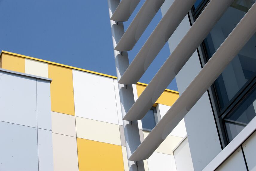 ConceptDoor 50 Двері, BriseSoleil 100 Сонячне затінення і XS 50 Вікна - Boarding school Lycée Agricole LAVAL (boarding school) Знаходиться вFrance