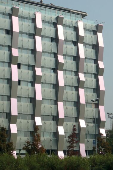 ConceptWall 60 Фасади і CS 86-HI (c) Скасовані системи - Apartmentcomplex Apartments Famagosta Знаходиться в Milan, Italy