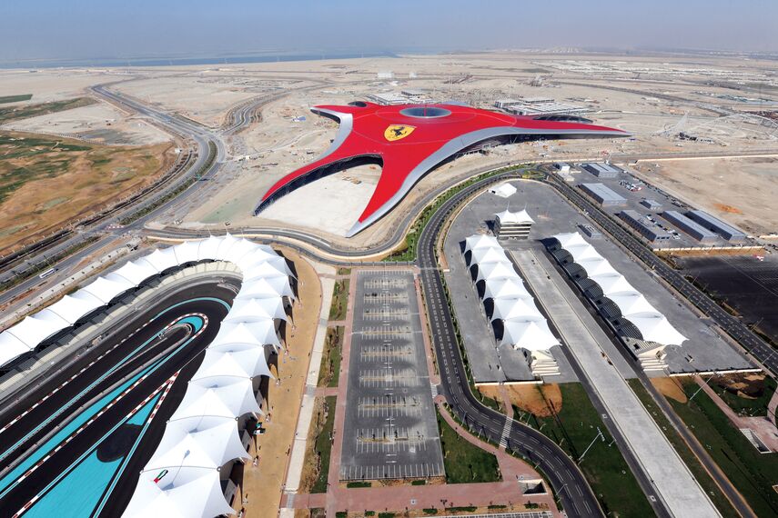 ConceptWall 86 Фасади - Race track Ferrari World Abu Dhabi Знаходиться в Abu Dhabi, United Arab Emirates