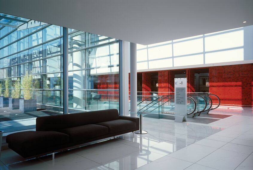 ConceptWall 50 Фасади, ConceptSystem 68 Вікна і ConceptSystem 68 Двері - Hotel/Holiday complex Crowne Plaza Hotel Знаходиться в Geneva, Switzerland