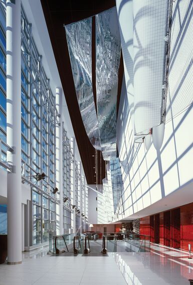 ConceptWall 50 Фасади, ConceptSystem 68 Вікна і ConceptSystem 68 Двері - Hotel/Holiday complex Crowne Plaza Hotel Знаходиться в Geneva, Switzerland