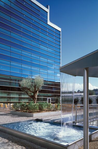 ConceptWall 50 Фасади, ConceptSystem 68 Вікна і ConceptSystem 68 Двері - Hotel/Holiday complex Crowne Plaza Hotel Знаходиться в Geneva, Switzerland