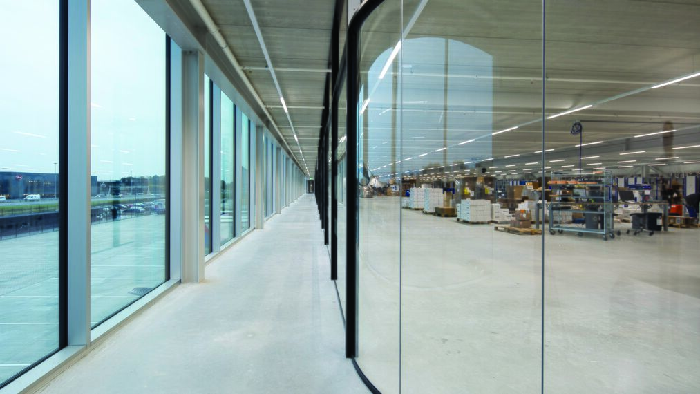 ConceptFolding 77 Розсувні та Розкладні системи і ConceptWall 50 Фасади - DC New Logic III Знаходиться в Tilburg, The Netherlands