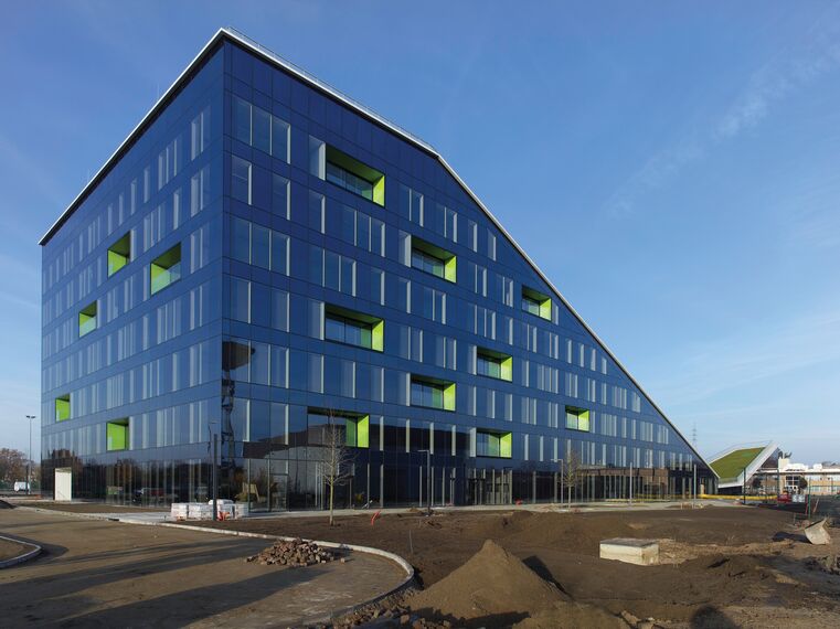 ConceptSystem 77 Двері, ConceptPatio 130 Розсувні та Розкладні системи і CW 50-SC Фасади - Office building Corda Campus Знаходиться в Hasselt, Belgium