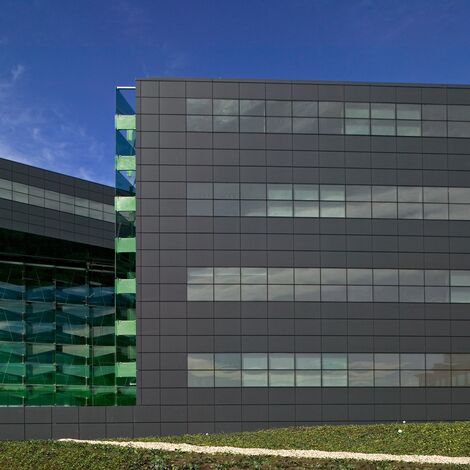 ConceptSystem 68 Вікна, ConceptSystem 68 Двері, ConceptWall 50 Фасади і ConceptWall 86 Фасади - Office building Coca-Cola headquarters Spain Знаходиться в Madrid, Spain