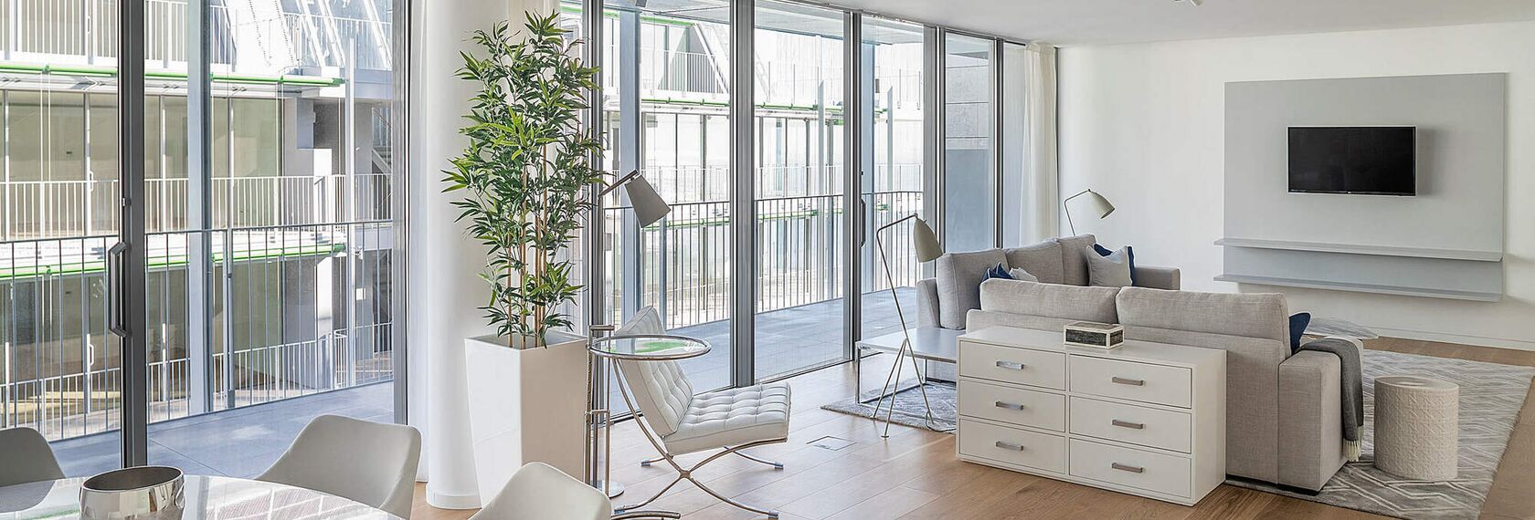 HiFinity Розсувні та Розкладні системи, ConceptSystem 59Pa Двері, ConceptWall 50 Фасади і SlimLine 38 Ferro Вікна - Apartmentcomplex Prata Riverside village Знаходиться в Lisbon, Portugal