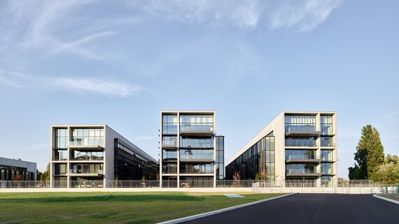 ConceptWall 86 Фасади, ThermoSystem 68 Вікна, ConceptWall 50 Фасади і TS 68-HV Вікна - Office building Jardins du Lou Знаходиться в Lyon, France