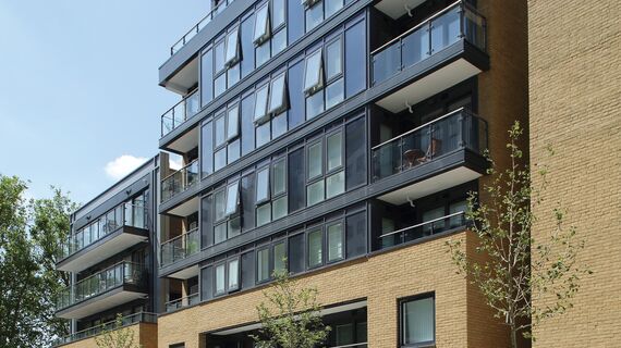 CS 38-SL Скасовані системи, ConceptSystem 77 Вікна, ConceptPatio 130 Розсувні та Розкладні системи, Vision 50 Двері і ConceptWall 50 Фасади - Apartmentcomplex Paynes & Borthwick Знаходиться в London, United Kingdom
